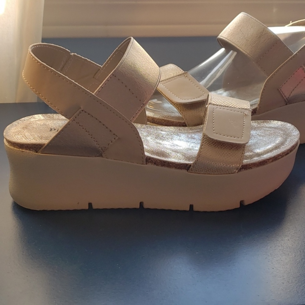 LADIES SIZE 8 SANDALS